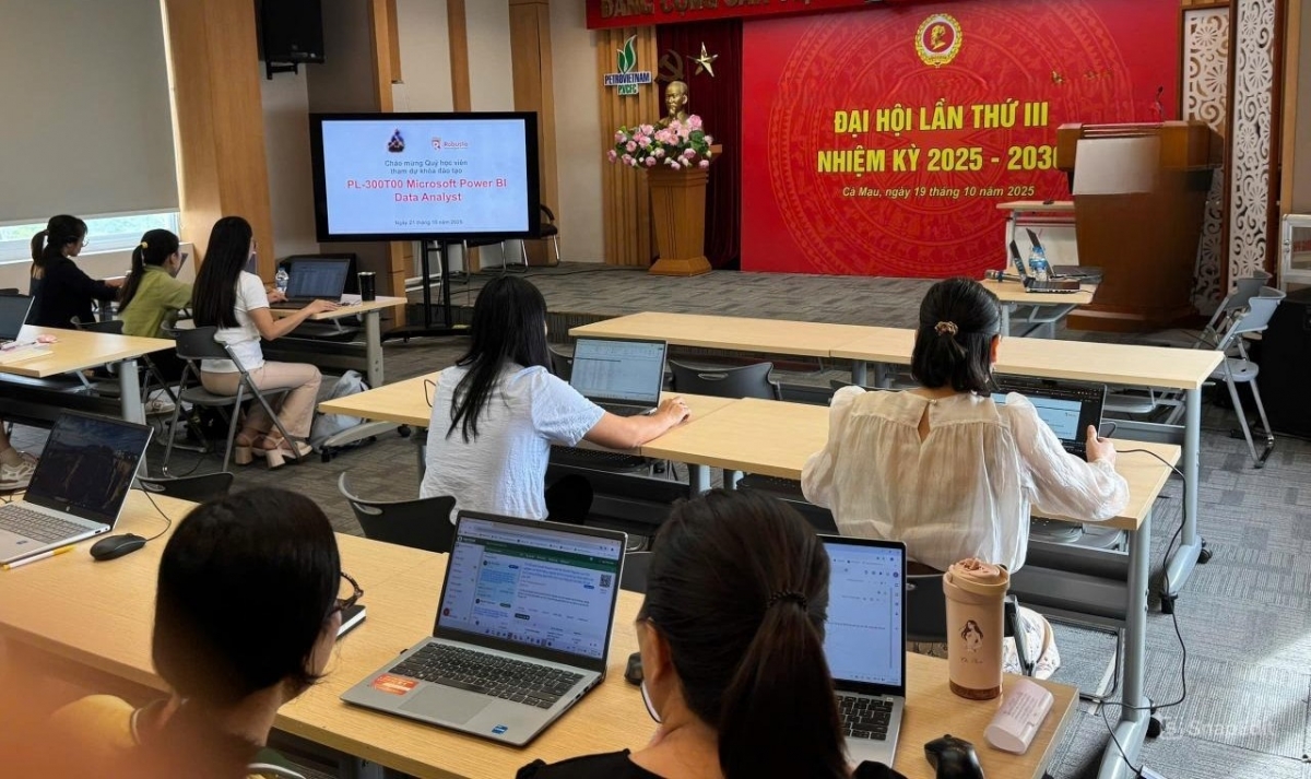 A group of people in a classroomAI-generated content may be incorrect.